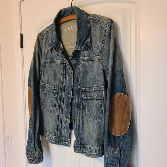 GAP Distressed Jean Jacket With Suede Elbow Patches! - Picture 3 of 7